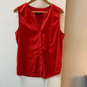 Banana Republic warm red sleeveless blouse woman’s size L